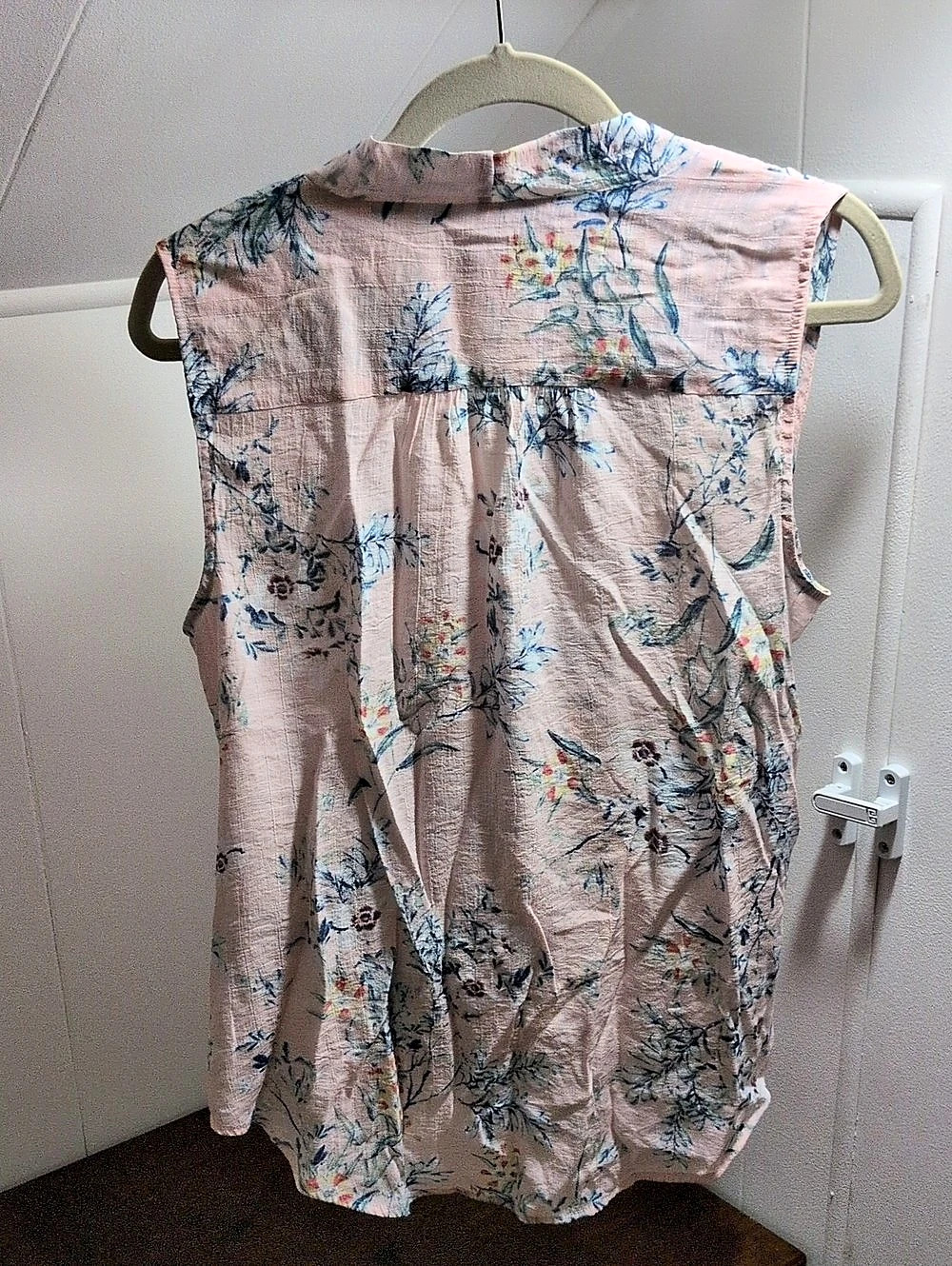 Liz Claiborne Floral Sleeveless Blouse Pink & Blue Medium - Picture 2 of 3